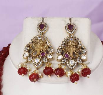 Semi precious beads with victorian pendant set 2