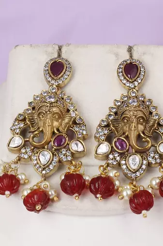 Semi precious beads with victorian pendant set