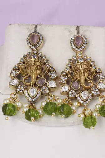 Semi precious beads with victorian pendant set