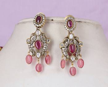 Semi precious beads with victorian pendant set 2