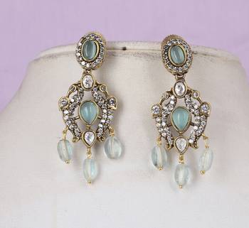 Semi precious beads with victorian pendant set 2