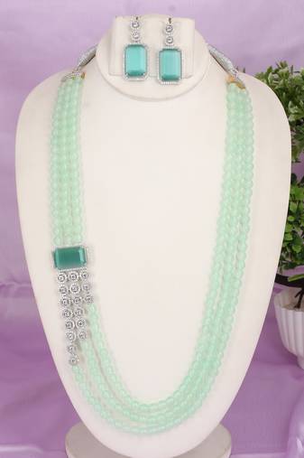 Semi precious beads with zerkon stone pendant set