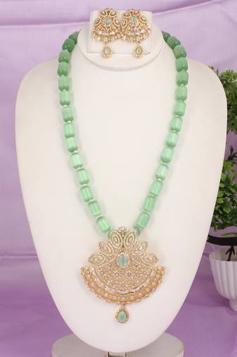 Semi precious beads with zerkon stone pendant set
