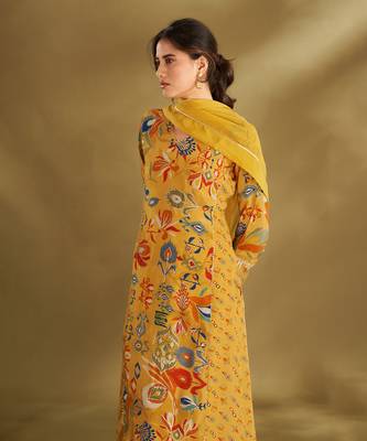 Yellow viscose crepe print a-line kurta set 4