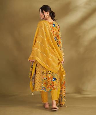 Yellow viscose crepe print a-line kurta set 5