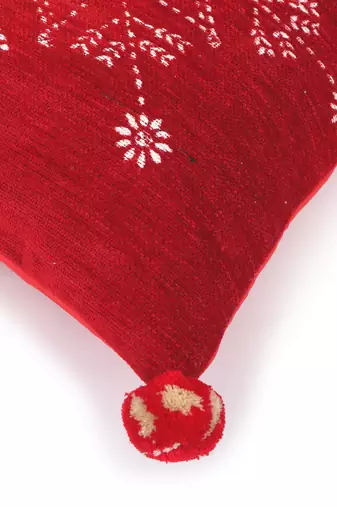 Mezposh cherry red & cream snowflake pattern polyvelvet cushion cover (16"x16")
