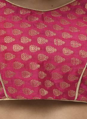 Women's pink color bandhani chiffon saree with blouse 5