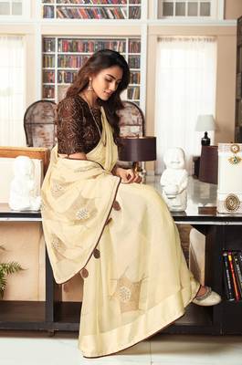 Off White Foil Printed Chiffon Saree With Blouse Piece 2