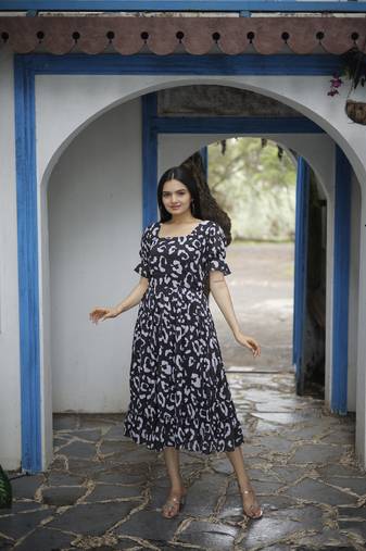Black colour georgette fabric smart party kurti