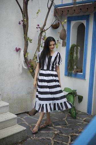 Black colour georgette fabric smart party kurti