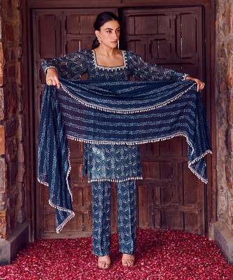 Midnight blue georgette embroidred kurta set 2
