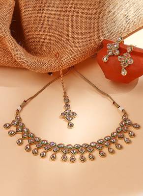 Necklace Set with Earrings and Maang Tikka in White Gold 1
