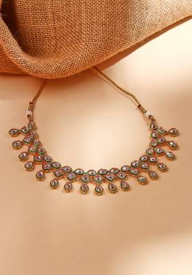Necklace Set with Earrings and Maang Tikka in White Gold 5