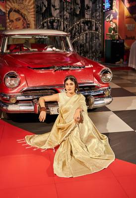 White Kandini Silk bland golden border banarasi style saree with Blouse 4