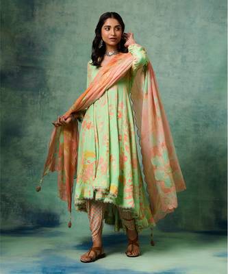 Green dull crepe printed & embroidered kurta set 1