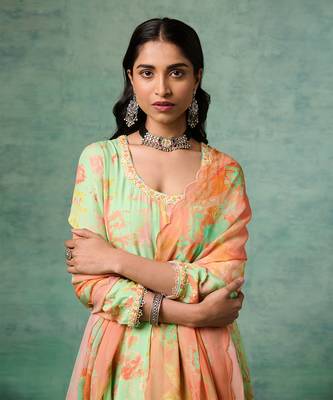 Green dull crepe printed & embroidered kurta set 4