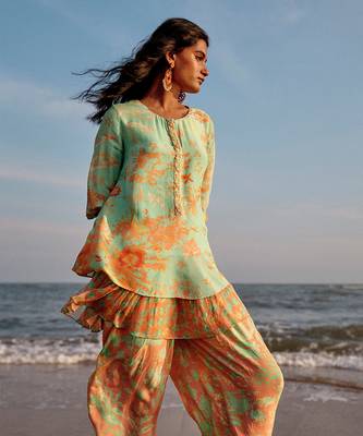Green natural crepe printed  kurta set 2
