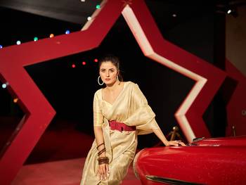 Cream Kumbhi silk bland Kanjivaram style festive wear zari border saree with Blouse 4
