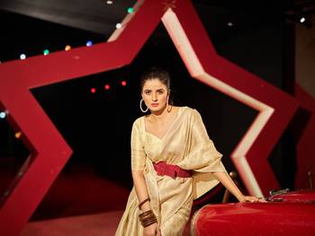 Cream Kumbhi silk bland Kanjivaram style festive wear zari border saree with Blouse 5