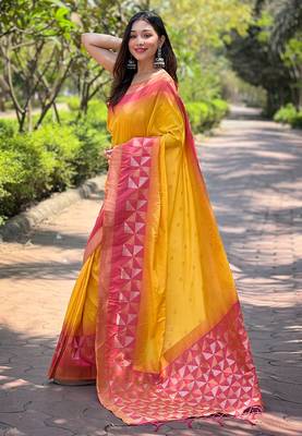 Yellow Soft Silk Contrast Gold Zari Woven Saree 3
