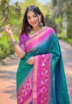 Green Soft Silk Contrast Gold Zari Woven Saree 2