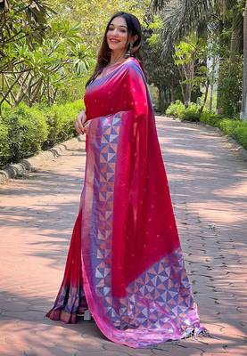 Pink Soft Silk Contrast Gold Zari Woven Saree 3
