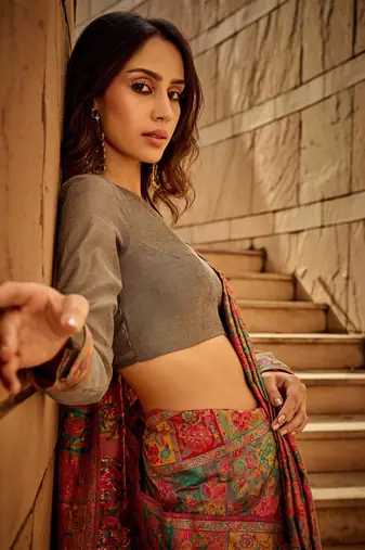 Grey Silk Blend Multicolour Floral Saree With Blouse For Women