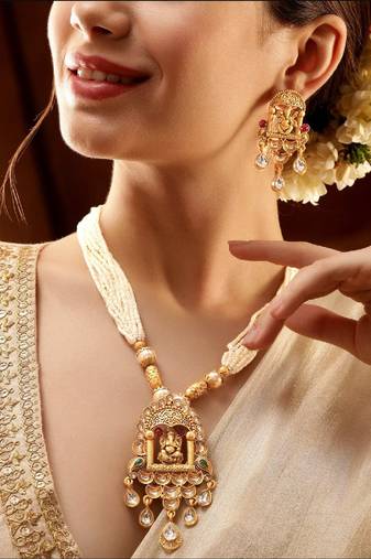 Mansiyaorange matte gold temple theme lord ganesha chain pendant with earrings