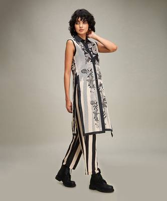 Off white/ black ahyana applique kurta set 2