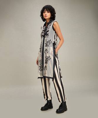 Off white/ black ahyana applique kurta set 3