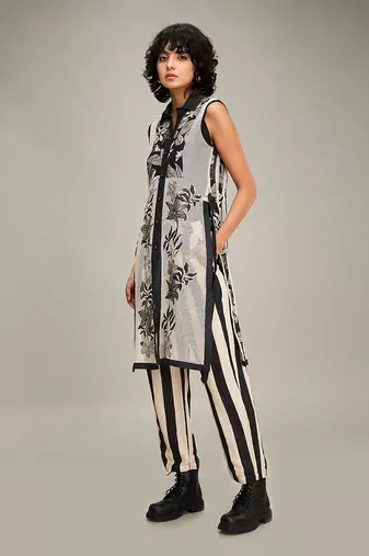 Off white/ black ahyana applique kurta set