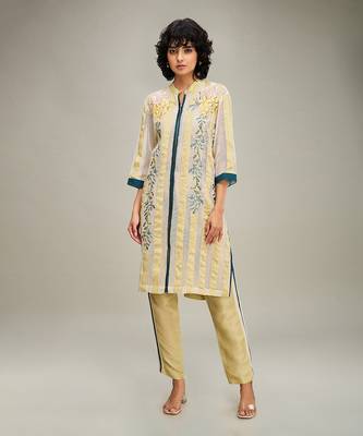 Off white zinnia applique kurta set 1