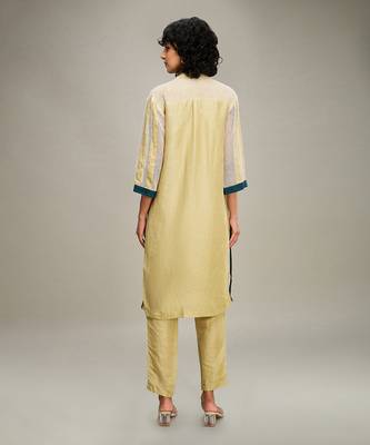Off white zinnia applique kurta set 4