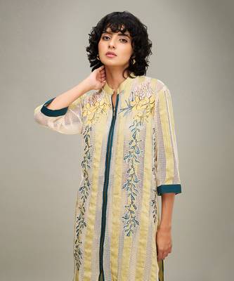 Off white zinnia applique kurta set 5