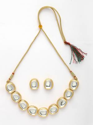 Women gold  handcrafted kundan-studded jewellery set 5