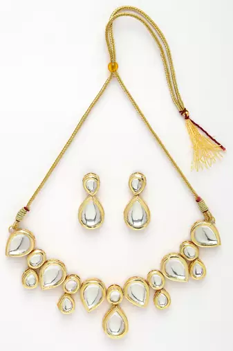 Women gold kundan-studded handcrafted jewellery set