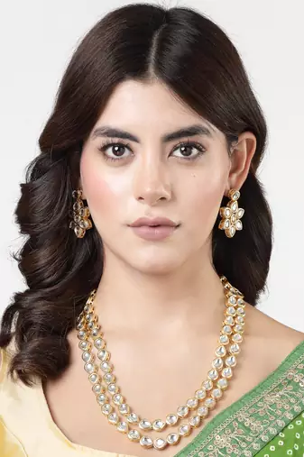 Women's rhodium-plated kundan-studded necklace and earrings