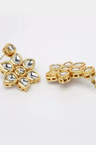 Women's rhodium-plated kundan-studded necklace and earrings
