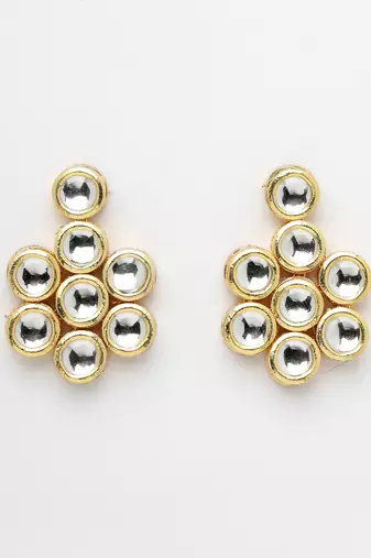 Women rhodium-plated kundan-studded necklace and earrings