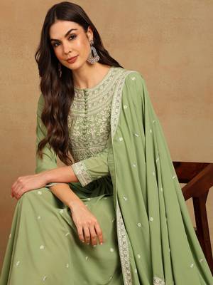 green embroidered fancy kurta with dupatta set 2