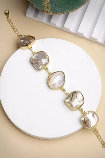 Women gold-plated handcrafted mother of pearl link bracelet