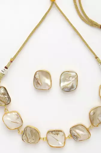 Women gold-plated mother of pearl handcrafted jewellery set