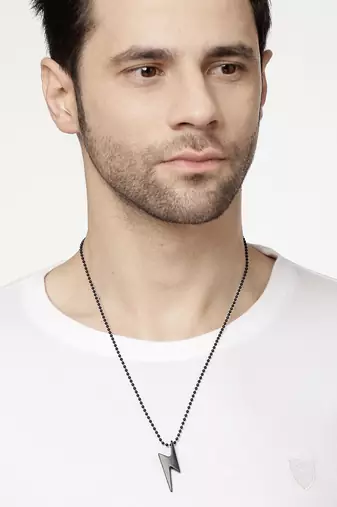 Men black plated flash pendent with chain