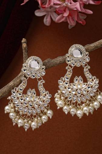 Women gold-plated kundan chandbalis earrings