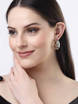 Women silver-plated circular-shaped half hoop earrings 3
