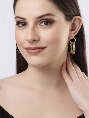Women golden linked round circle attached drop earrings 3