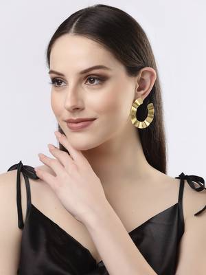 Women gold-plated contemporary drop earrings 3