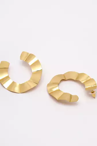 Women gold-plated contemporary drop earrings