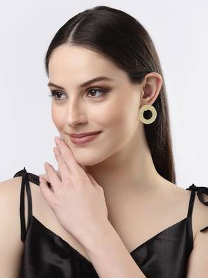 Women gold-plated cut out circle drop earrings 2