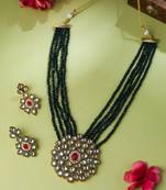 Women's gold plated kundan studded jewellery set